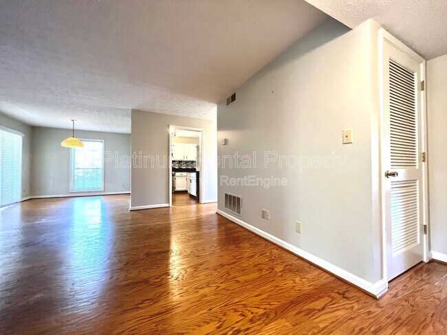 Building Photo - 1270 Weatherstone Dr NE