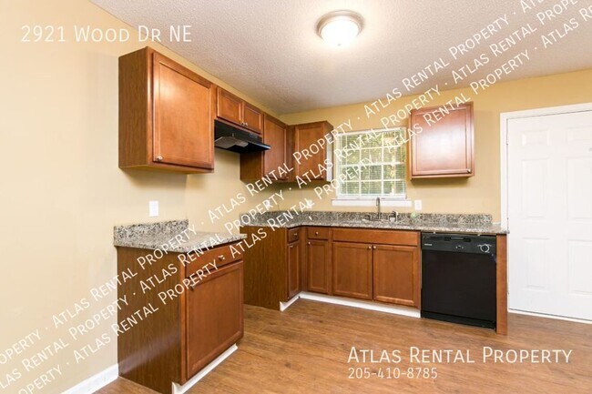 Building Photo - 2921 Wood Dr NE