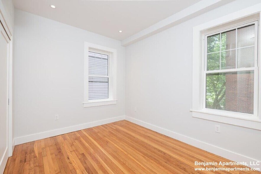 Building Photo - 18 Forest St