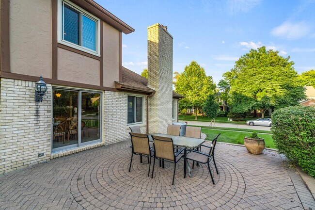 Building Photo - 6710 Westpointe Dr