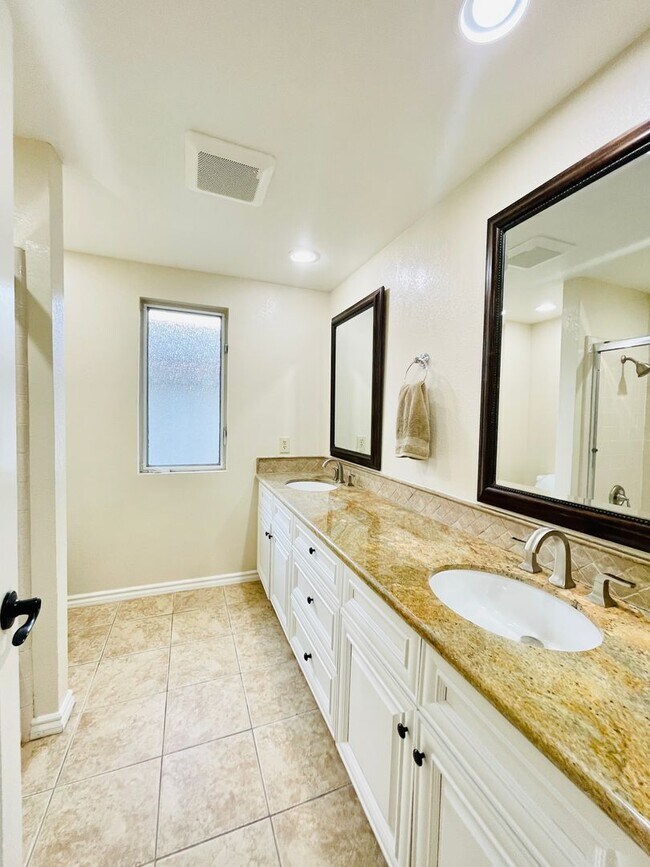 Building Photo - Beautiful 4 Bed 3 Bath + Huge Bonus Room A...