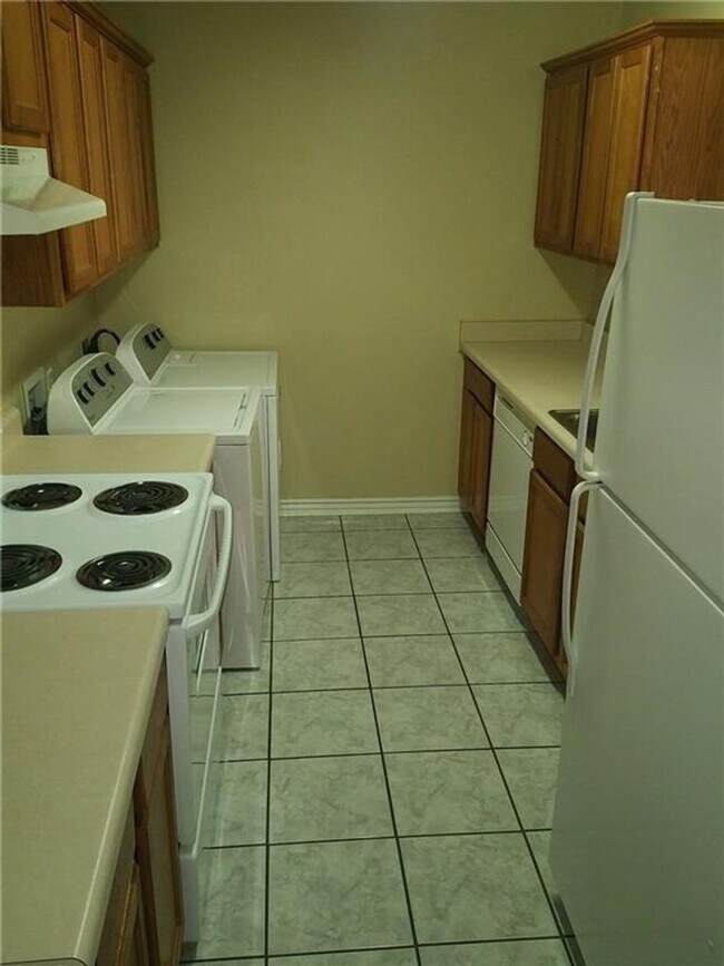 Building Photo - 233-233 Graystone Cir