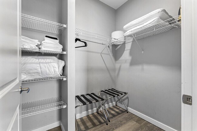 Building Photo - 95 Broadway-SI ID1240304P