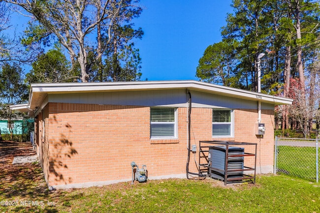 Building Photo - 9246 Spottswood Rd