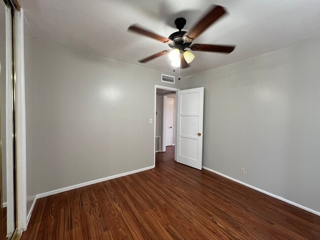 Building Photo - 3 Bedroom 2 Bathroom House Located Near Ca...