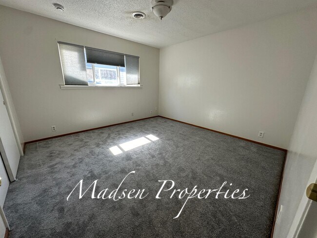 Building Photo - 2481 Durham-Dayton Hwy