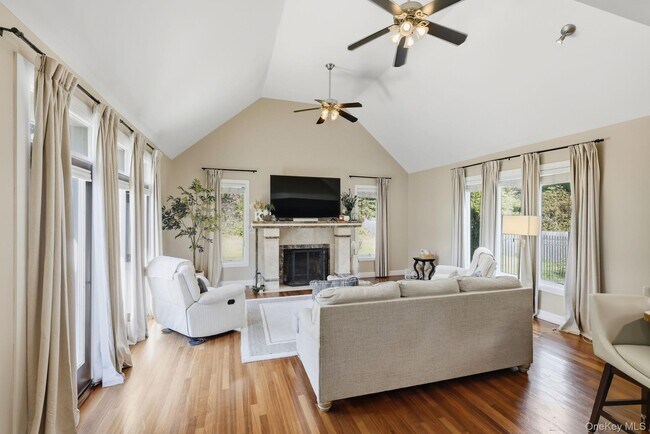 Building Photo - 45 Evergreen Ave