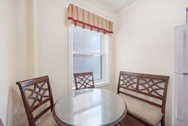 Building Photo - 2081 Cruger Ave