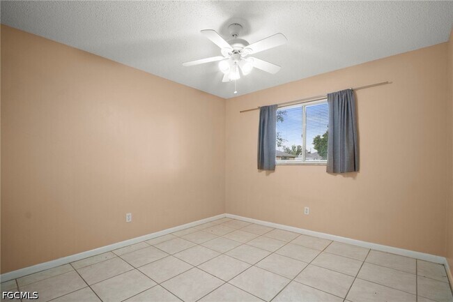Building Photo - 4406 Santa Barbara Blvd S
