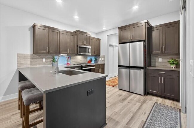 Building Photo - Attractive Modern Easton 3 Bedroom Home