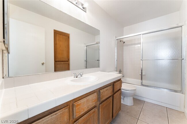 Building Photo - 3645 N Veneer Ln