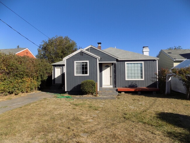 Primary Photo - 4501 Thompson Ave