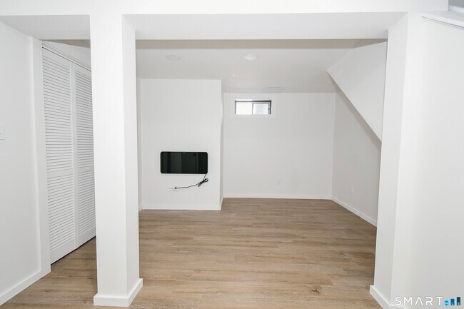 Building Photo - 421 Emmett St