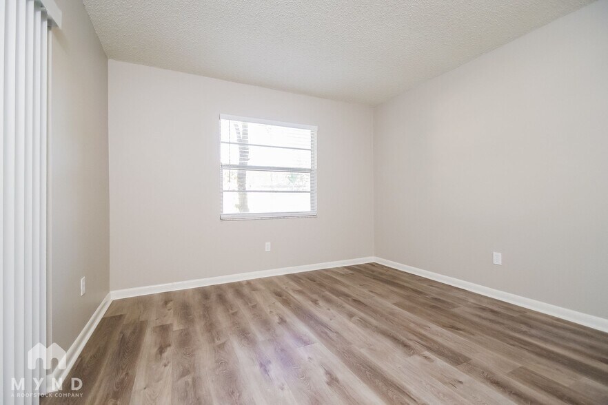 Building Photo - 3929 Oak Hammock Dr