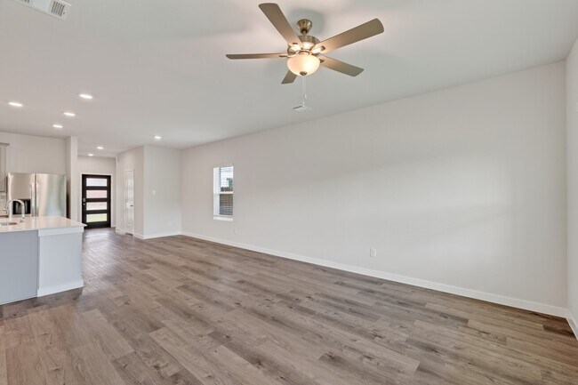 Building Photo - 7762 Bergamot Cir