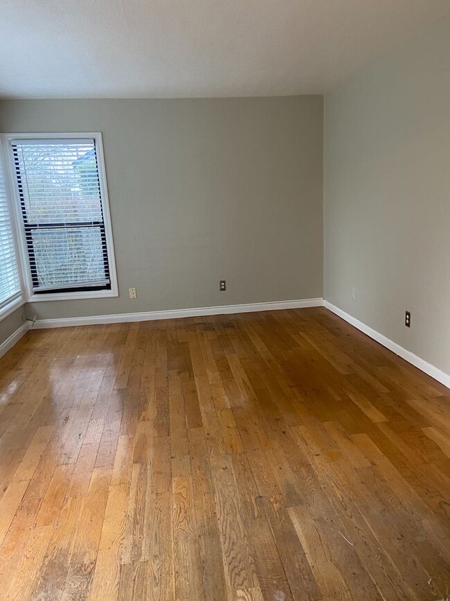 Building Photo - Wonderful Cottage 3 Blocks from Beaverton HS and downtown Beaverton