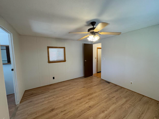 Building Photo - 327 Canyon Cir