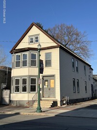 Building Photo - 445 5th Ave