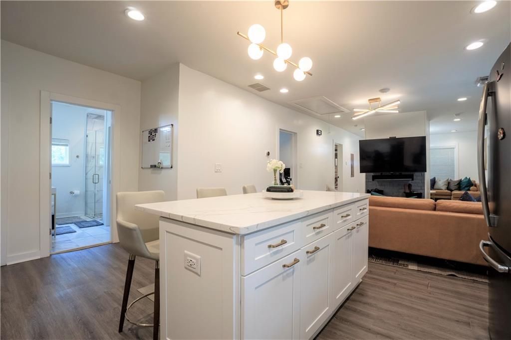 Building Photo - 811 King Rd