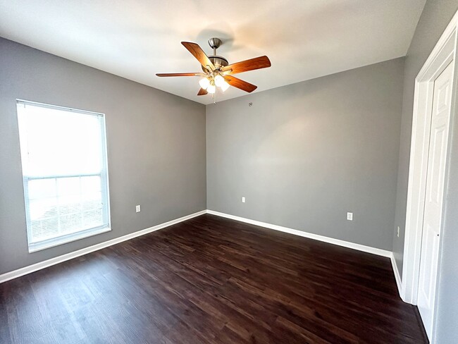 Building Photo - A must see in Westport Cove! New Flooring!...