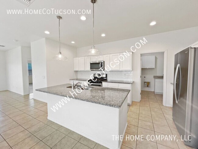Building Photo - 7540 S Circulo Rio Blanco