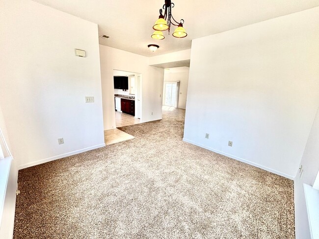 Building Photo - 3 Bedrooms, 2.5 Baths, and a Secret Agent Garage!