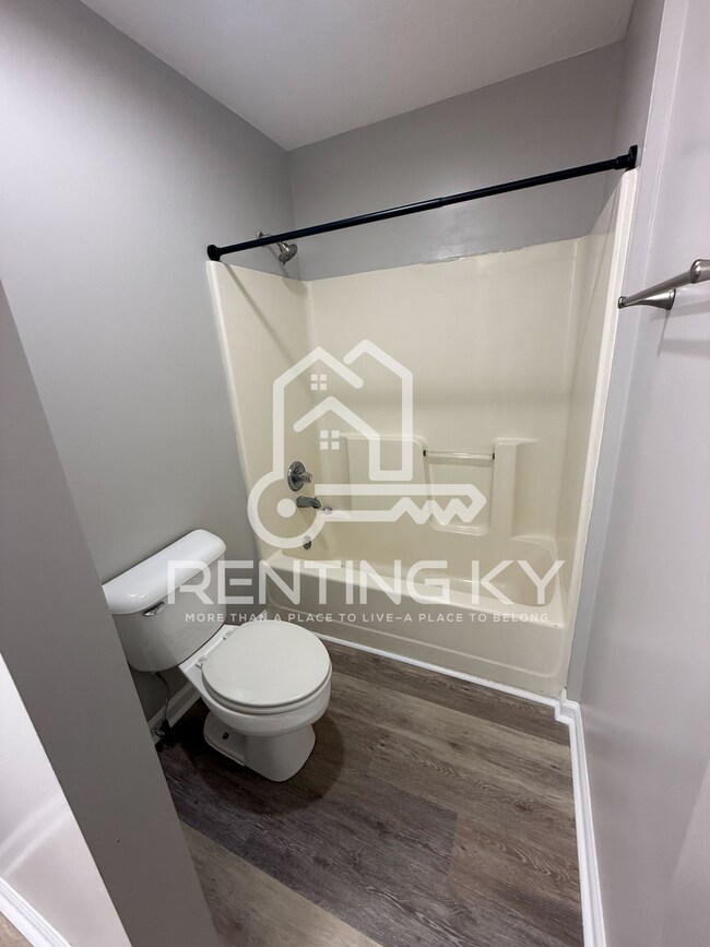 Building Photo - Newly Renovated 2-Bed, 1.5-Bath Townhouse!