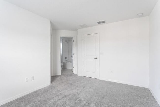 Building Photo - COMING SOON! APPLY NOW! 2BED 2.5BATH