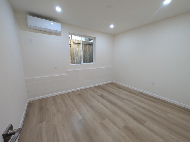 Building Photo - 438 48th St