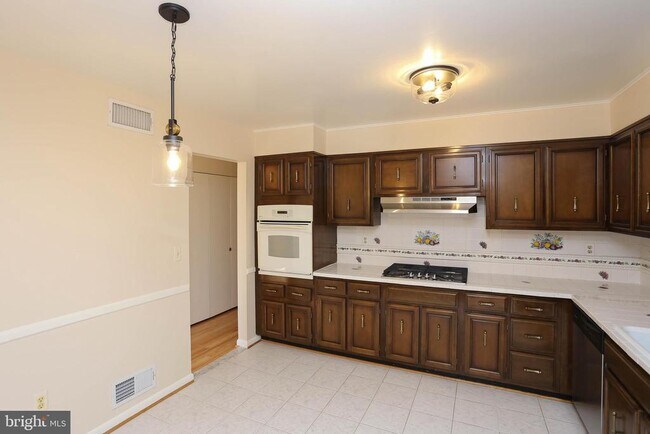 Building Photo - 3229 Ramblewood Rd