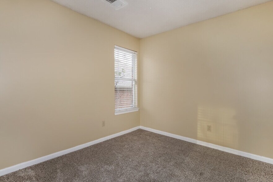 Building Photo - 2184 Stone Stream Dr