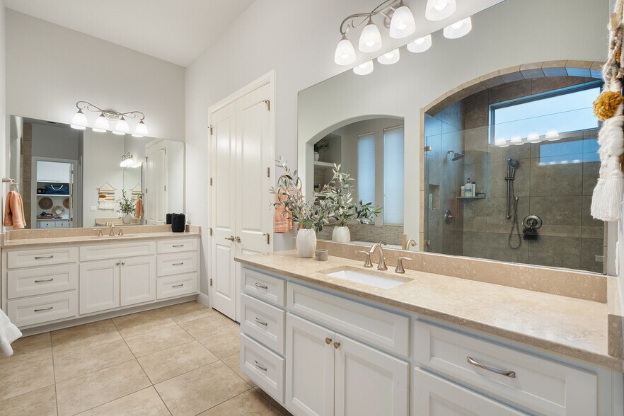 Building Photo - 4113 Sugarloaf Dr