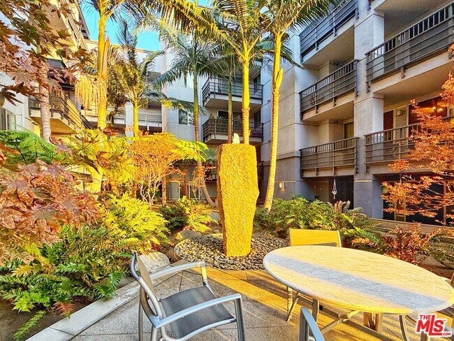 Building Photo - 629 Traction Ave