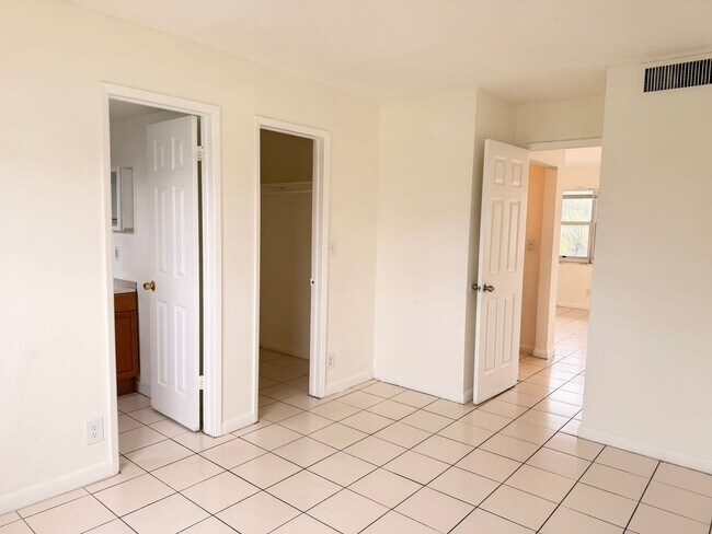 Building Photo - One-bedroom for rent in Pompano Beach