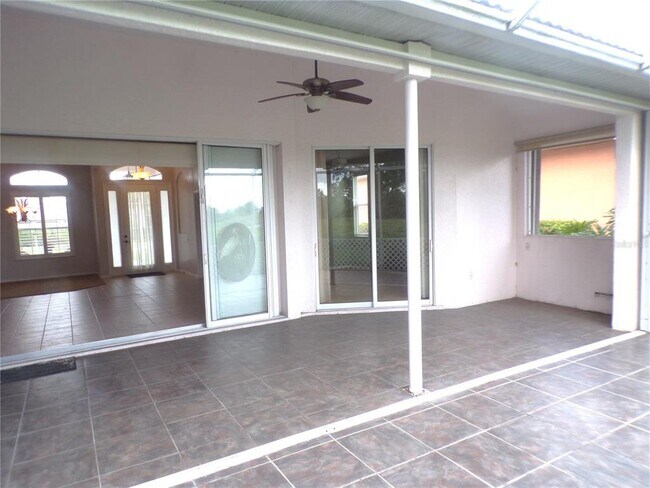 Building Photo - 2732 Royal Palm Dr