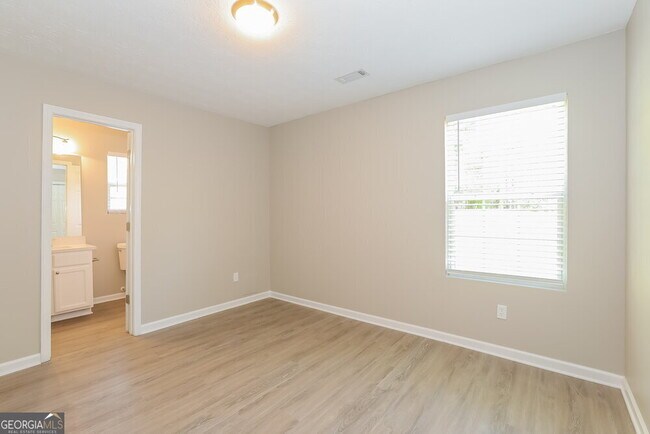 Building Photo - 1052 Navaho Trail