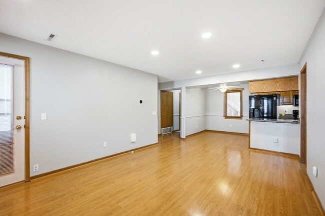 Building Photo - 401 SE Lowell Dr