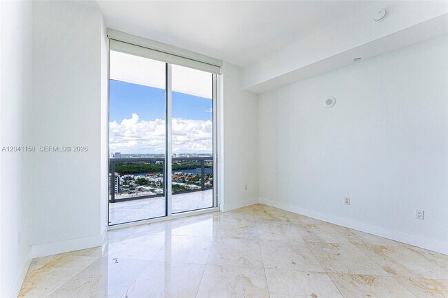 Building Photo - 15901 Collins Ave