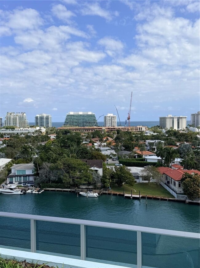 Building Photo - 9201 E Bay Harbor Dr