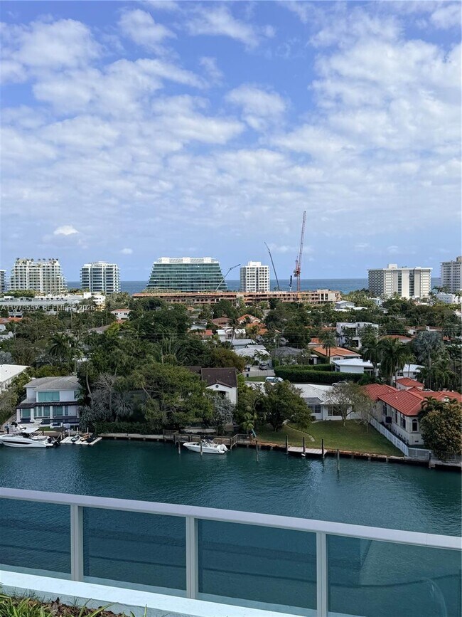 Building Photo - 9221 E Bay Harbor Dr