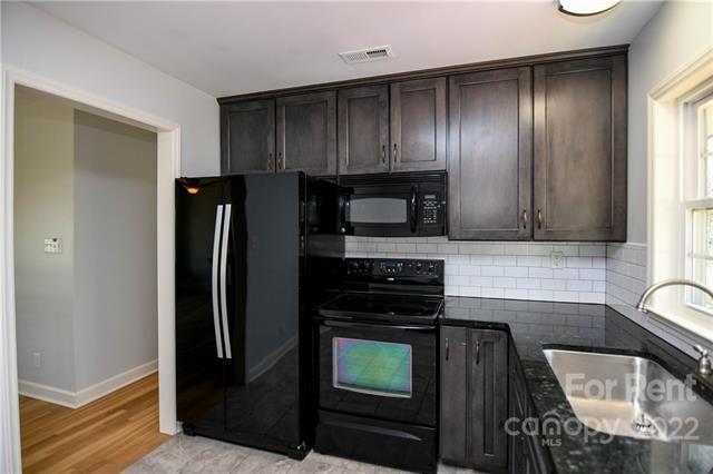 Building Photo - 9025 Longview Dr