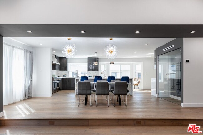 Building Photo - 18721 Hatteras St