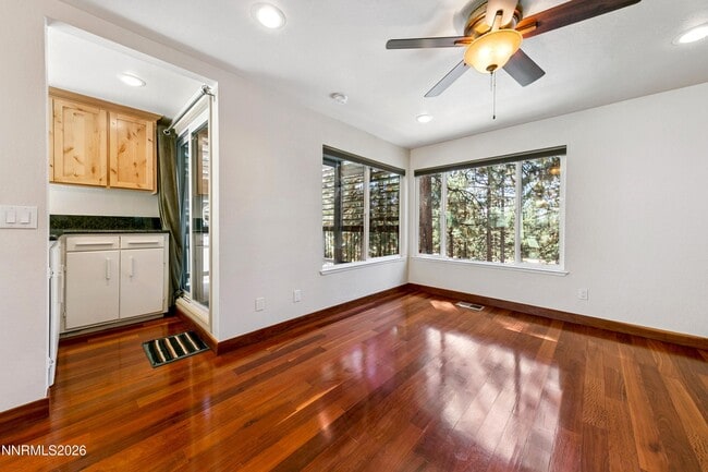 Building Photo - 215 Clubhouse Cir