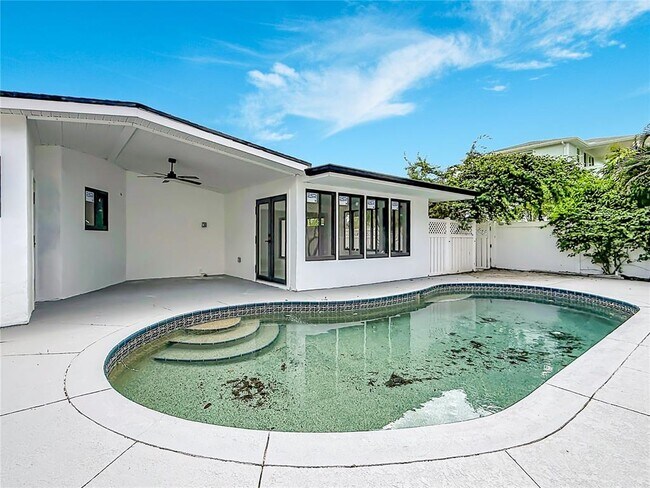 Building Photo - 2472 Tradewinds Dr