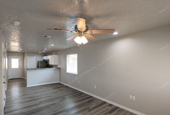 Building Photo - 2031 Janeway St