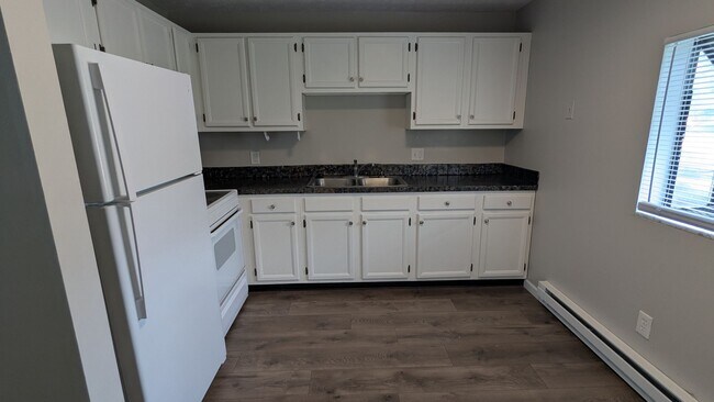 Building Photo - MN Cedar Village (785)