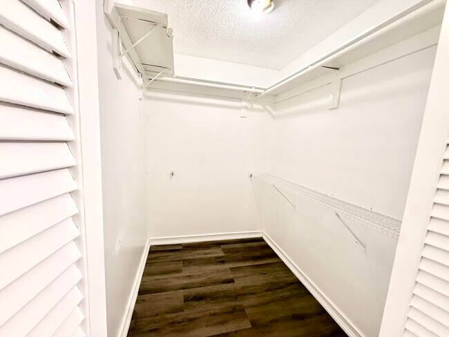 Building Photo - 4115 NW 88th Ave