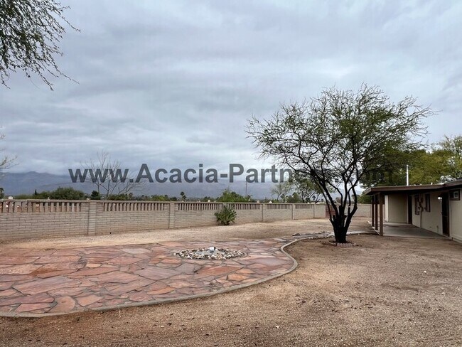 Building Photo - Two Bedroom Home