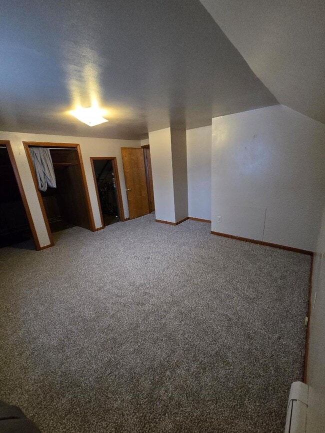 Building Photo - 210 Hendricks St