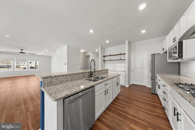 Building Photo - 5559 Trafalgar Cir